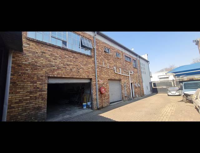 1,750M² WAREHOUSE FOR SALE IN BENONI CENTRAL